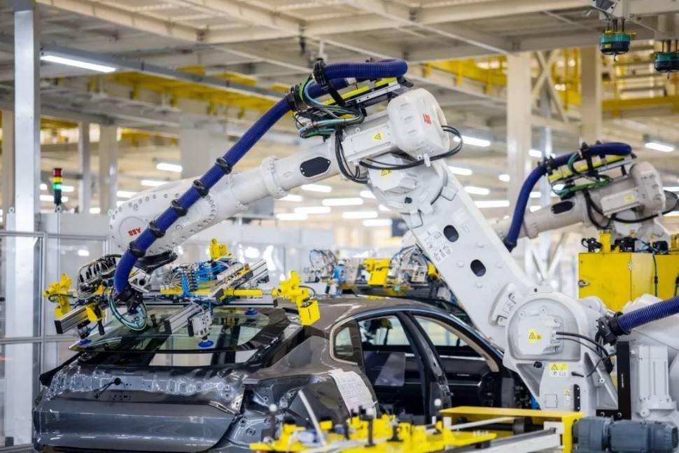 極氪001閃電交付，首個(gè)完整月交付量突破2000臺(tái)，智能電動(dòng)市場迎來強(qiáng)勁新秀